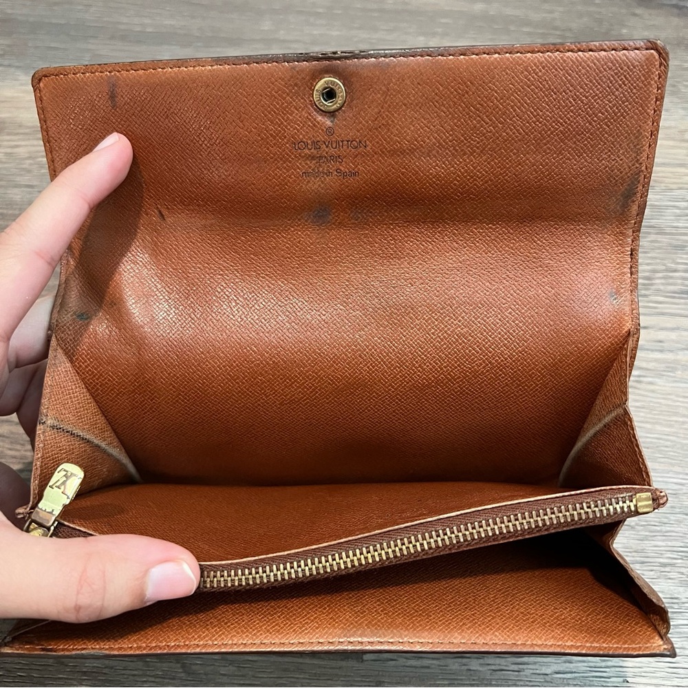 Louis Vuitton Sarah Wallet Monogram Canvas - Picture 7 of 9